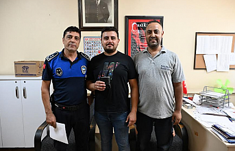 Salihli Belediyesi Çalışanından Örnek Davranış: Bulduğu Cüzdanı Sahibine Ulaştırdı