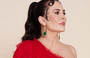 Demet Sağıroğlu 'Aşktan bir fazla' dedi