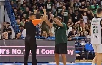 Ergin Ataman’ı Güney Kıbrıs’ta çıldırtan pankart