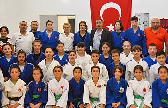 JUDO FEDERASYONU BAŞKANI SEZER HUYSUZ'DAN YUNUSEMRE'YE ZİYARET 