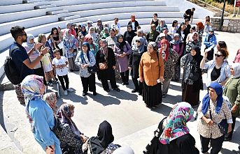 Selendili kadınlar Manisa’nın tarihine yolculuk etti
