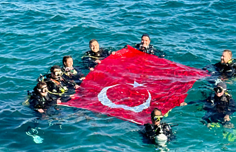 Cumhuriyet’in 101. Yılını Saros’da bayrak açarak kutladılar