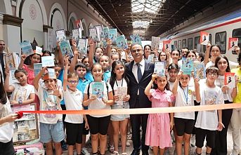 İzmir'de geleceğin yazarları Türkçe'nin incelikleriyle tanışıyor
