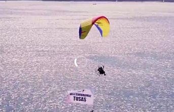 THK yamaç paraşütü ekibinden TUSAŞ'a destek uçuşu