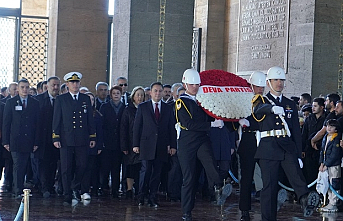 Ali Babacan, Anıtkabir Özel Defteri’ni imzaladı