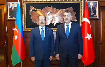 Bakan Tekin'den Azerbaycan'da Bakü Türk Anadolu Lisesi'ne ziyaret