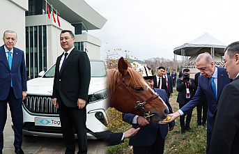 Biz Togg, onlar at verdi! Kırgızistan'da karşılıklı hediyeleşme