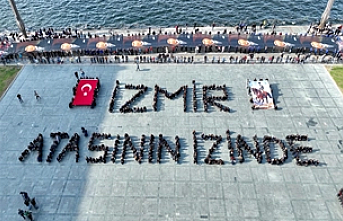 İzmir'de 'Ata'ya saygı yürüyüşü' düzenlendi