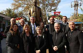 İzmir Güzelbahçe'ye Atatürk’ün yeni heykeli dikildi
