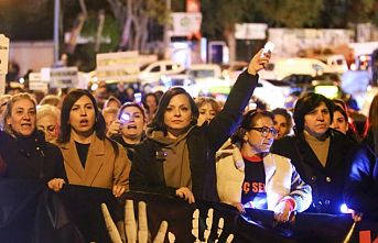 İzmirli kadınlar şiddete karşı 'tek yürek'