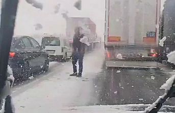 Kar esareti başladı! Ulaşım aksıyor!