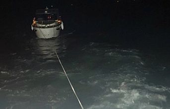 Makine arızası yapan tekne Ambarlı sahilinde sürüklendi!