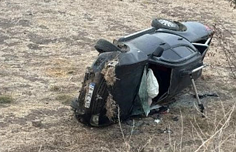 Sürücü hakimiyeti kaybetti! Otomobil tarlaya uçtu 1 kişi hastaneye kaldırıldı