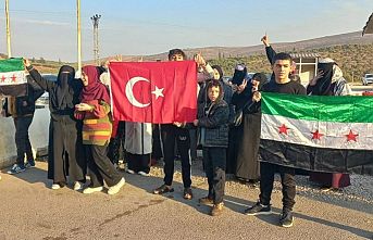 Esad rejimi yıkıldı, Suriyeliler sokaklara döküldü!