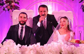 Latif Doğan Almanya'da düğünde sahne aldı