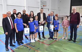 YUNUSEMRE'DE BAŞARILI BADMİNTONCULARA TEBRİK ZİYARETİ