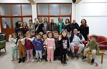 YUNUSEMRELİ MİNİKLERDEN HUZUREVİ SAKİNLERİNE GÜZEL SÜRPRİZ