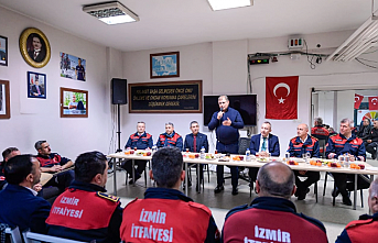 Başkan Tugay 2025’i nöbetteki itfaiyecilerle karşıladı