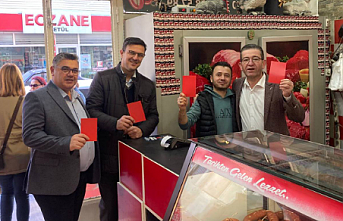 CHP Demirci’den Kırmızı Kart Çağrısı: Halkımızın Yanındayız “Emekli İçin, İşçi İçin, Kadınlar İçin Kırmızı Kart!”