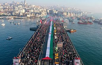 On binler Galata Köprüsü'ne yürüdü!