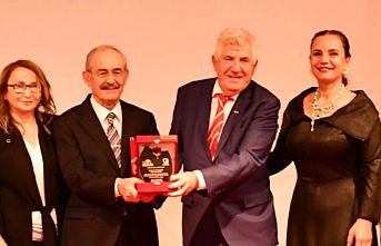 Yılmaz Büyükerşen’e Hollanda’dan ödül