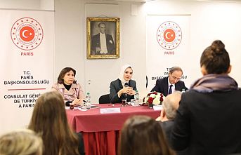 Bakan Göktaş Paris'te Türk vatandaşlarla buluştu