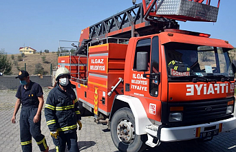 İstanbul Çekmeköy'deki lastik fabrikasında yangın çıktı