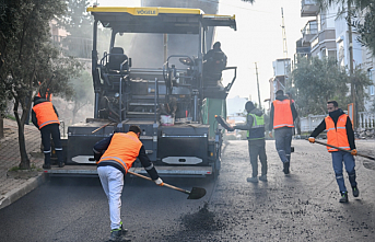 İzmir'de yol çalışmaları devam ediyor