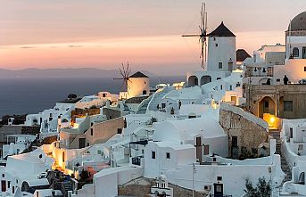 Santorini  adasında kırılan faylar uğuldamaya başladı