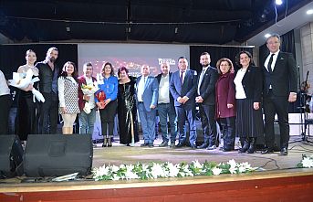 TÜRK MÜZİĞİ TOPLULUĞU DİNLEYİCİLERİ MEST ETTİ 