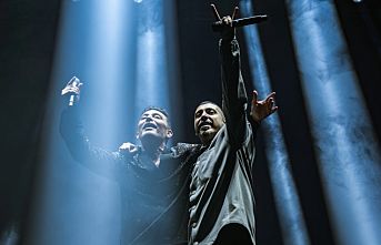 Üç saat süren konser ilklere sahne oldu
