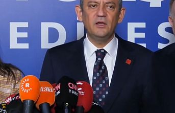 CHP lideri Özel: "Sokağa davet ediyorum" deyip uyardı: Bariyer çeken varsa polise zarar vermeden yıkın geçin, yıkın geçin
