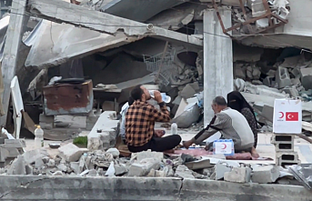Gazze'de yıkıntılar arasında iftar! Kızılay Gazze'deki aşevi kapasitesini 30 bine çıkardı