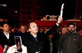 İzmir Bornova'da üç üniversite bitiren Başkan diplomalarını yaktı!
