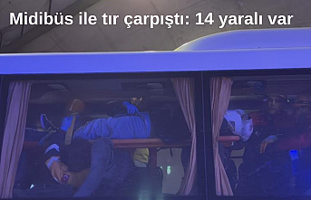 Midibüs ile tır çarpıştı: 14 yaralı var