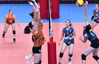 Voleybol maçında kadınlar sahada olacak