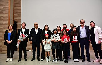Alaşehir’de Anlamlı Gösteri: "Geldikleri Gibi…"