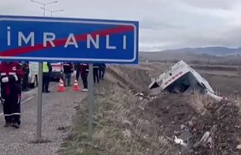 Otobüs devrildi: 2 ölü, 23 yaralı