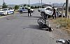 3 Kişinin bindiği motosiklet otomobille çarpıştı 4 yaralı