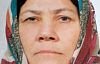 Kamyonun altında kalan kadın feci şekilde can verdi