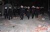 Manisa'da yolları kapatıp polislere taş ve sopalarla saldırdılar