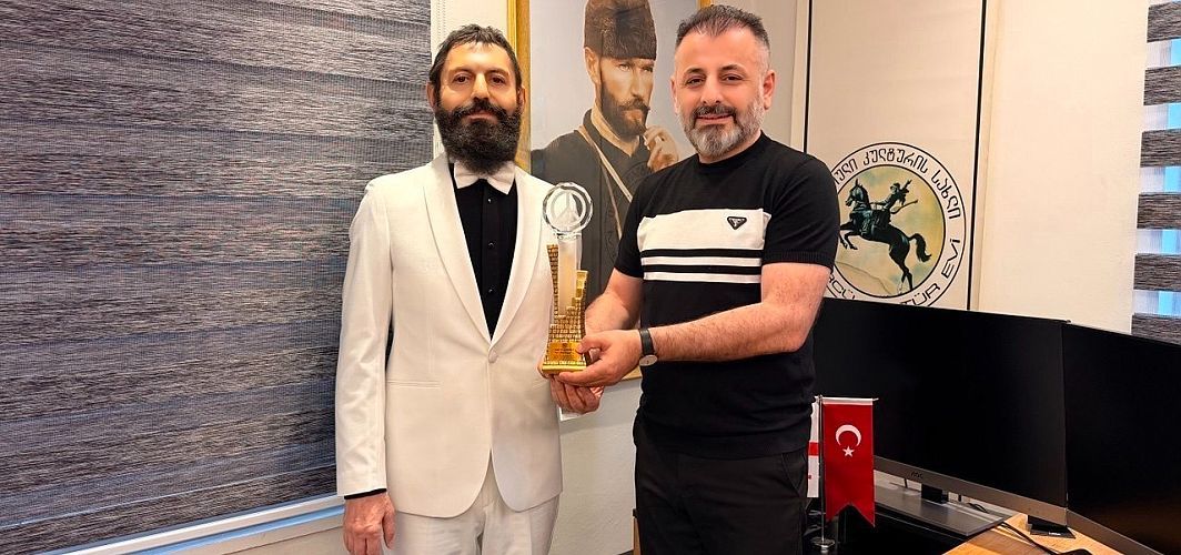 Akif Manaf “Sanat ve Barış Ödülü” ile Onurlandırıldı