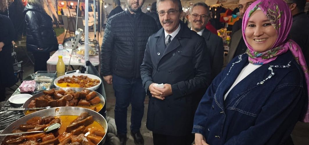 Sakarya’da 2. Gabak Festivali Coşkuyla Başladı: Kabak Tatlısına Yoğun İlgi!