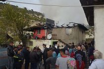 Yangın çıkan evde mahsur kalan iki engelli son anda kurtarıldı