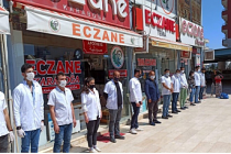 Eczacılardan Saygı Duruşu