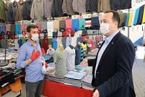 Başkan Besim Dutlulu, uzun süredir tezgah açamayan pazarcıların yanında