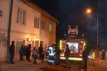 Demirci'de Çıkan Yangında Tarihi Ev İtfaiye Yetişmese Kül Olacaktı