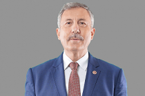 Son Dakika! Selçuk Özdağ evinin önünde silahlı ve sopalı saldırıya uğradı
