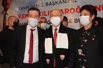 Bir takım tutar gibi parti tutulmaz