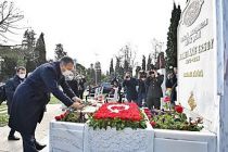 Mehmet Akif Ersoy, kabri başında anıldı
